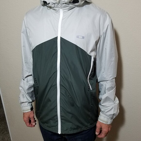 Oakley Windbreaker Jacket Large Gray Hood Zip Wind Resistant Convertible Hip Bag - Picture 2 of 9